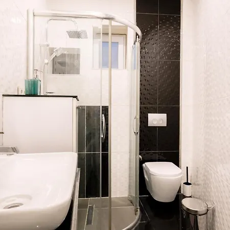 아파트 Modern Spacious Flat W Balcony 5 Min To Taksim