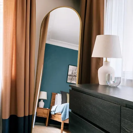 Modern Spacious Flat W Balcony 5 Min To Taksim アパート