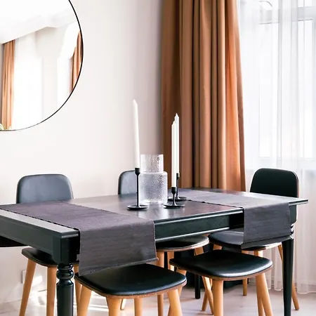 Modern Spacious Flat W Balcony 5 Min To Taksim アパート