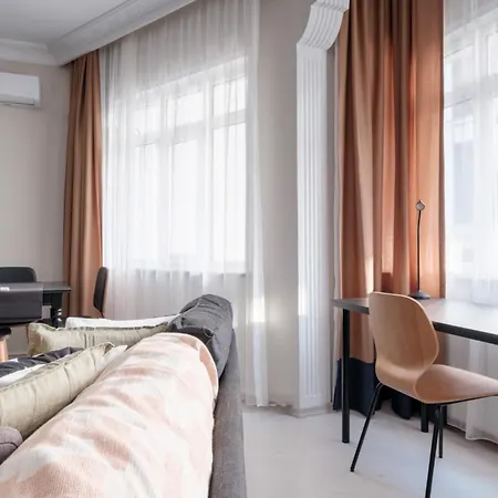 Modern Spacious Flat W Balcony 5 Min To Taksim 아파트 이스탄불
