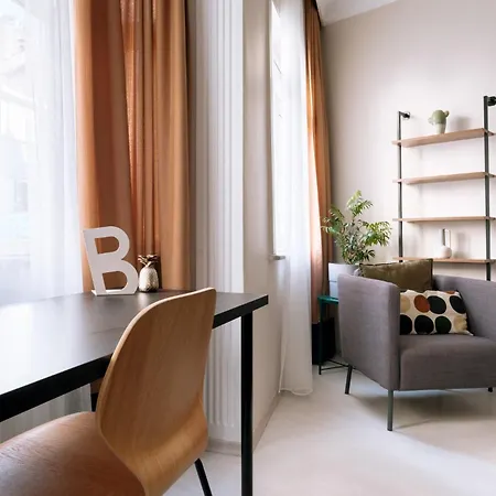 Modern Spacious Flat W Balcony 5 Min To Taksim アパート イスタンブール